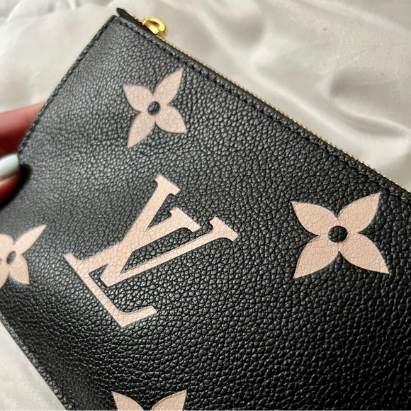 👑✅PRICE FIRM✅ AUTHENTIC Louis Vuitton Bicolor Pouch - Picture 5 of 15